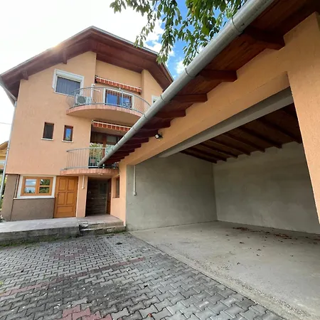 Rita زلاكاروس